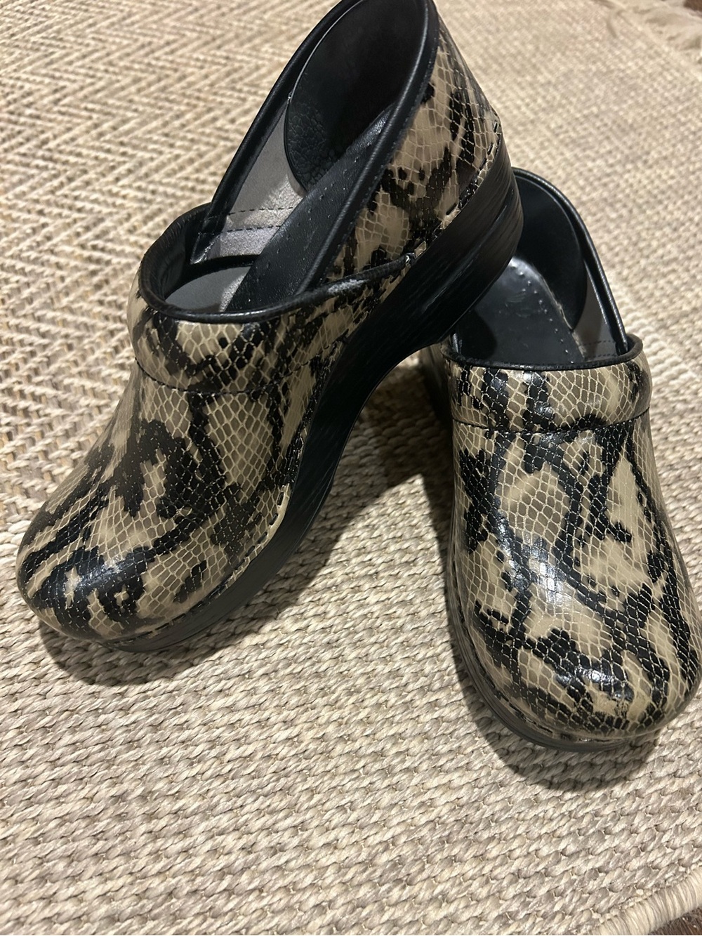 Dansko Professional Snake-Print Slip-On Clog - Black and Tan